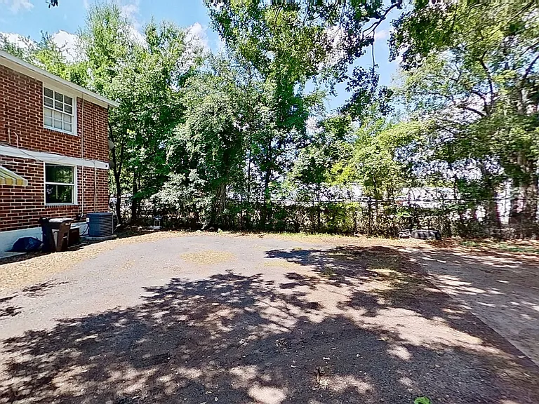 2853 College Street Quad — Photo 16