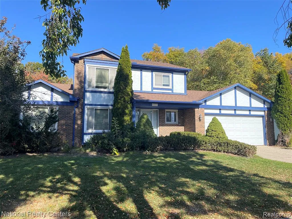 3 bed, 2.5 bath, 2713 sqft, $2,700 — Photo 2
