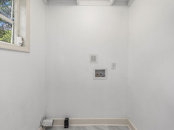 2nd image of 15 29th St