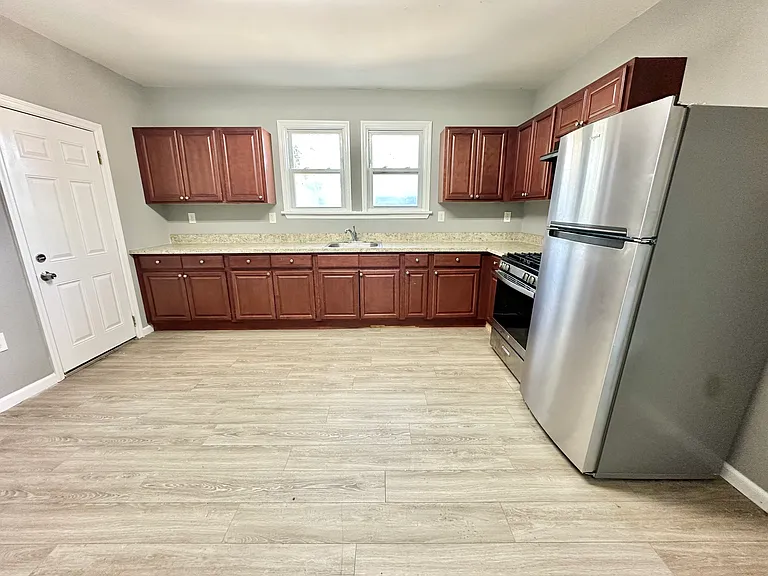 137 N 3rd St #1 — Photo 3