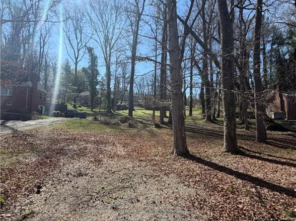 8031 Lake Shore Dr #24, Richmond, VA 23235