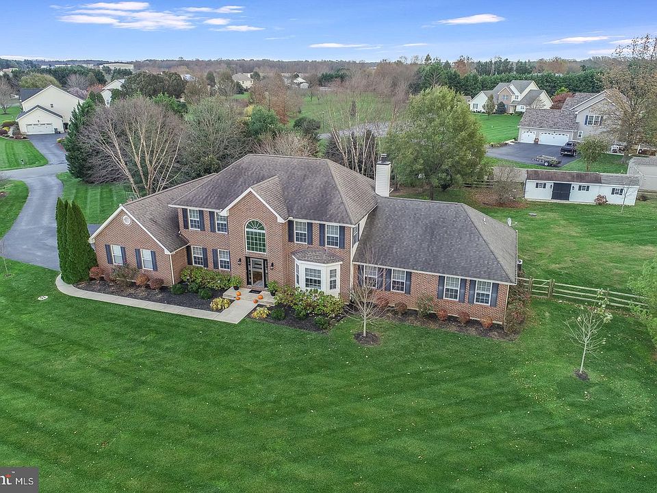 1st image of 900 Johnstone Ln