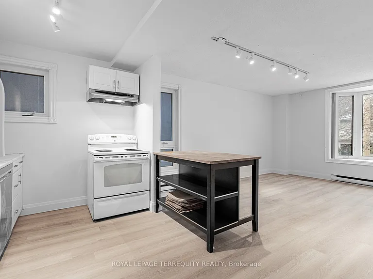 41 Summerhill Ave #2 — Photo 16