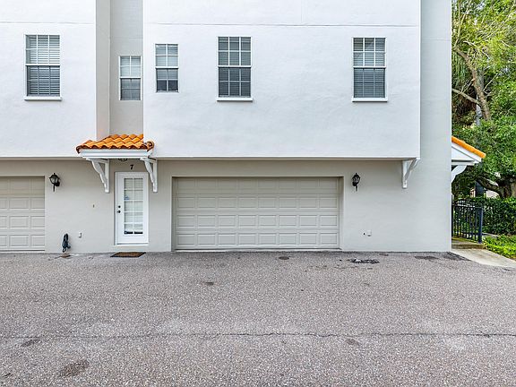 3rd image of 608 S Matanzas Ave Unit 8