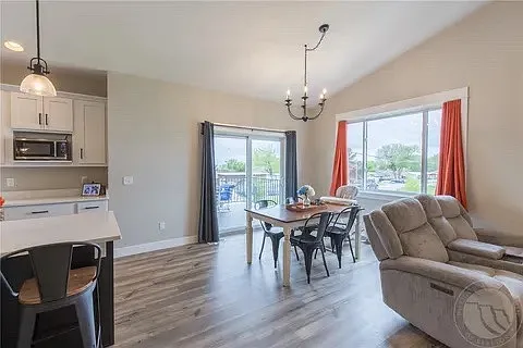 4960 Whisper Way — Photo 2