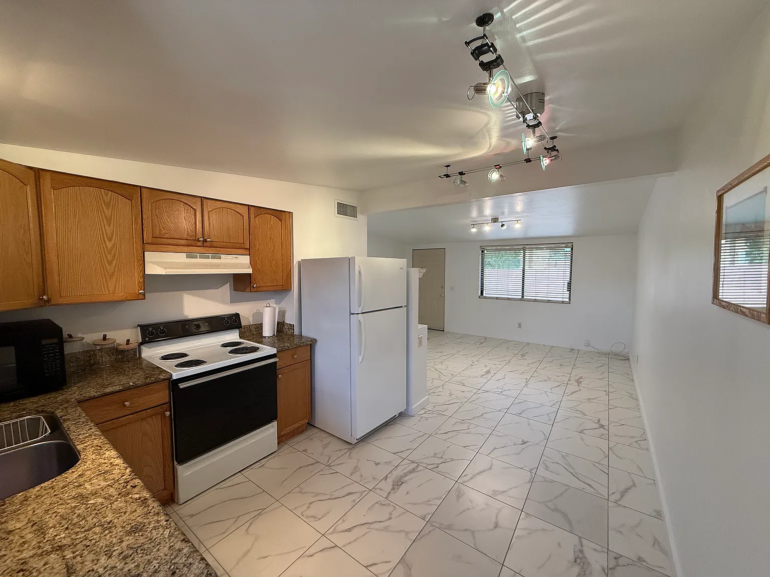 2 bed, 750 sqft, $1,700 — Photo 4