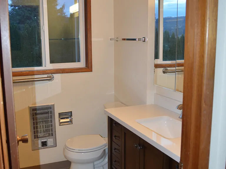 665 SW Tichenor St #1 — Photo 9