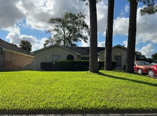 7026 Heron Dr, Houston, TX 77087