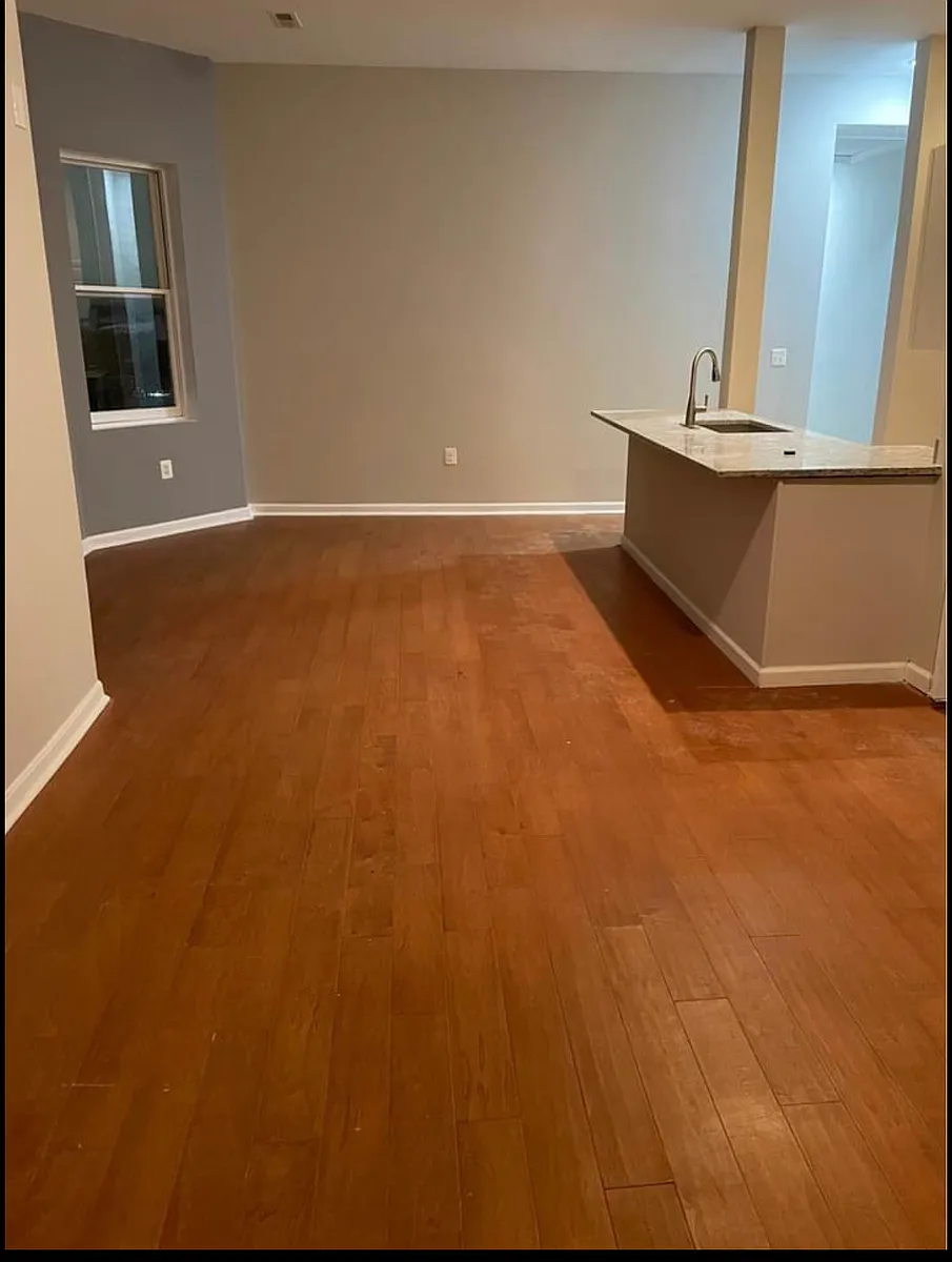 Building Photo - 2407 Brookfield Ave #4