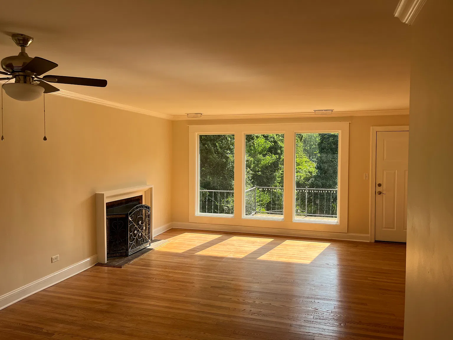 3 bed, 1030 sqft, $2,000 — Photo 2