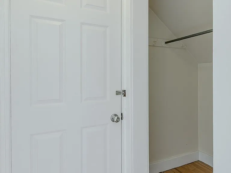 122 W Houstonia Ave — Photo 6