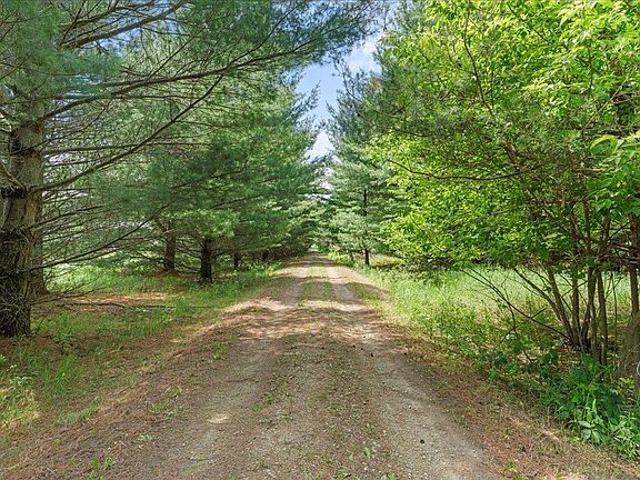 3rd image of 1041 River Dr