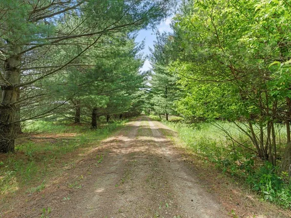 1041 River Dr, River Falls, WI 54022