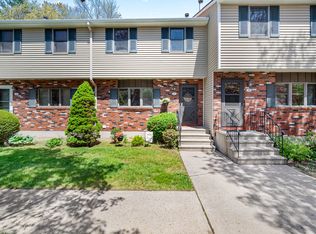 37 Brookside Vlg #37, Enfield, CT 06082