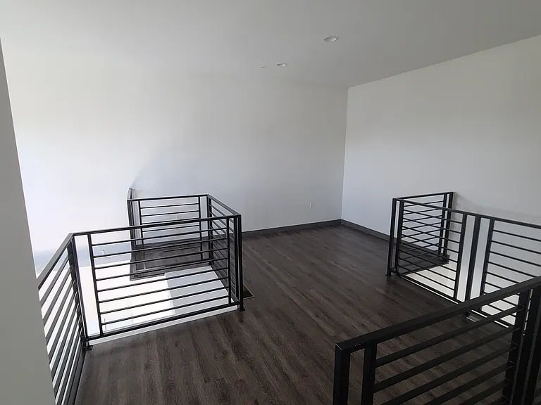 644 N Hobart Blvd — Photo 19