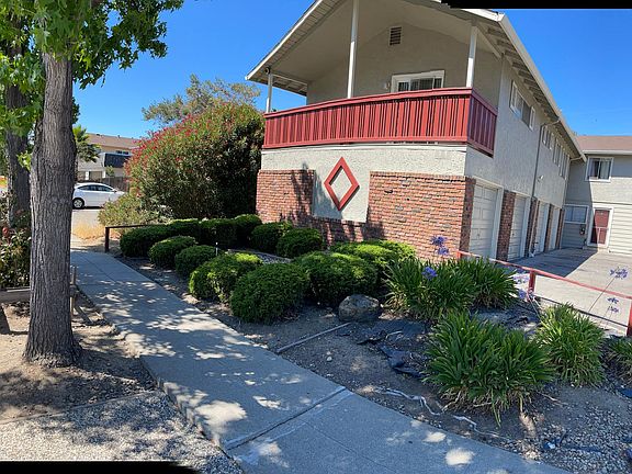 2nd image of 1131 Oakmont Dr APT 4