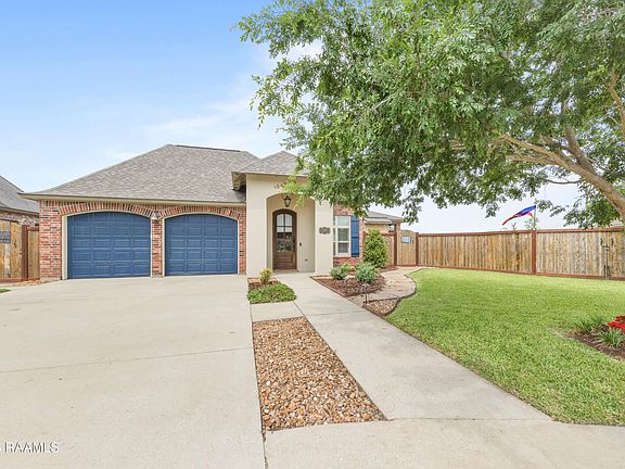 2nd image of 104 Bayou Parc Dr