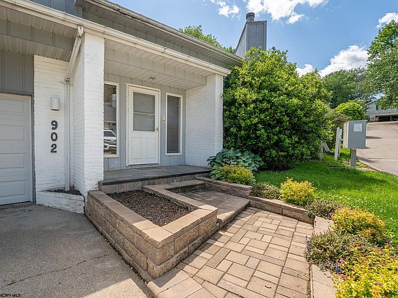 3rd image of 902 Stewart Pl