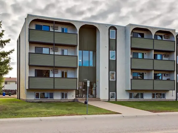 William Manor, 2399 Southview Dr SE, Medicine Hat, AB T1B 1R1