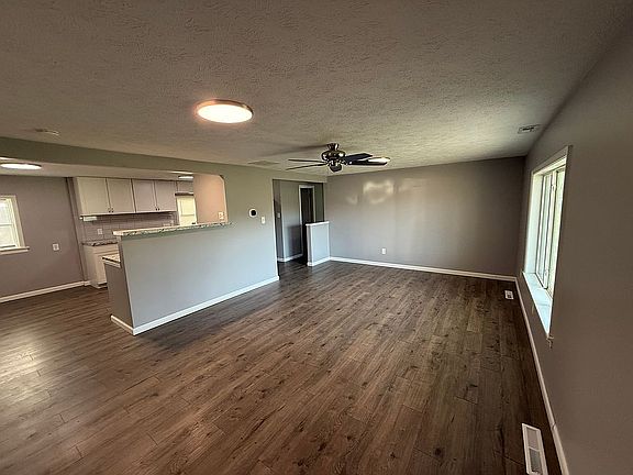 3rd image of 102 S Maple St