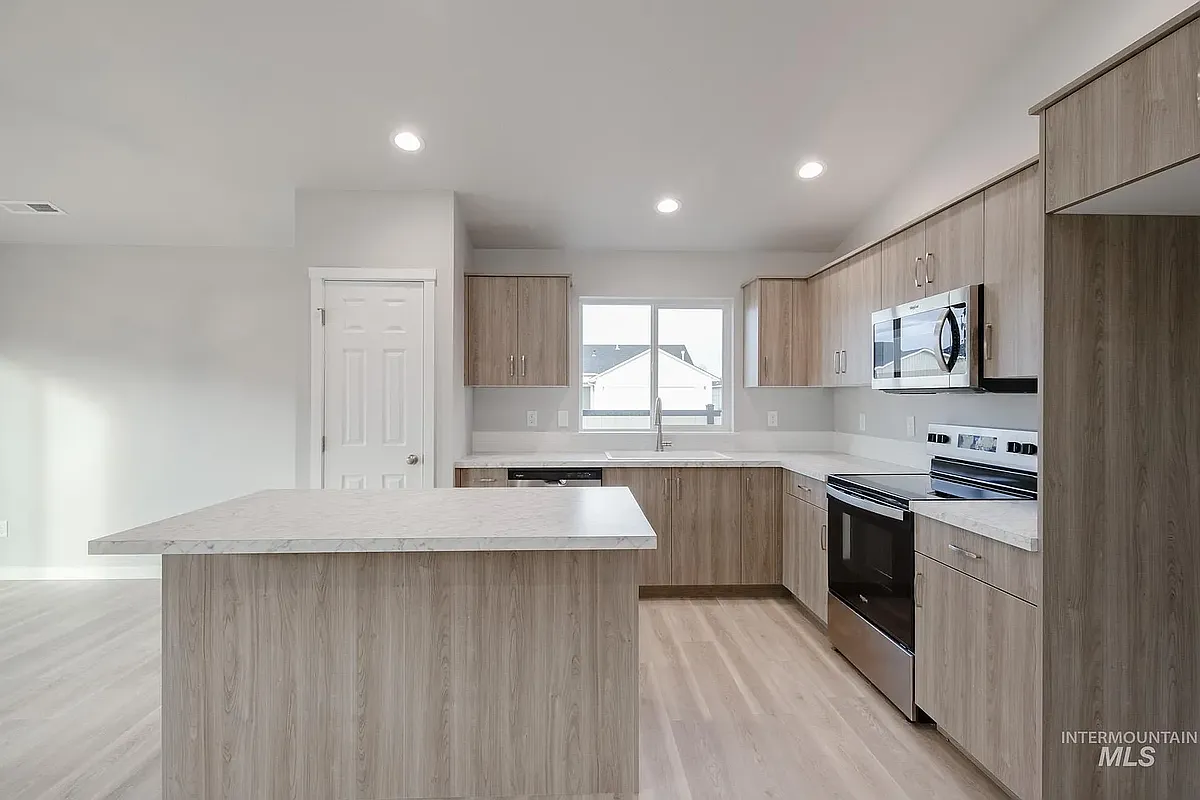 Building Photo - 7265 S Menzingers Ave