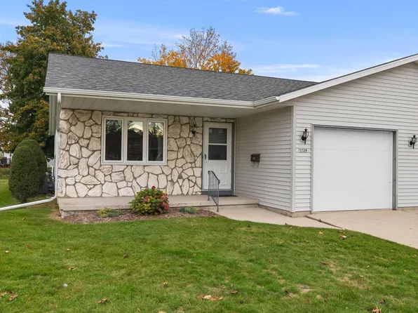 1724 Berge COURT, Manitowoc, WI 54220