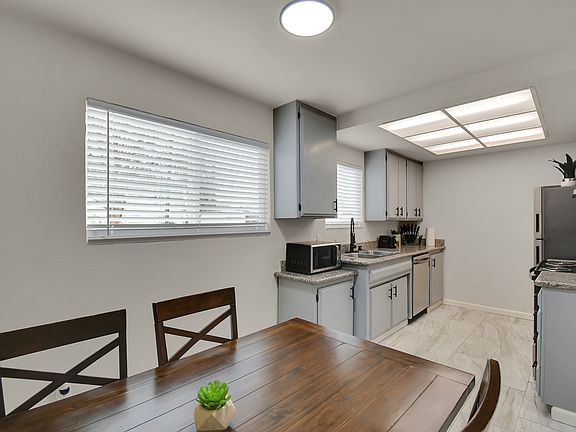 5th image of 1104 F St APT 1