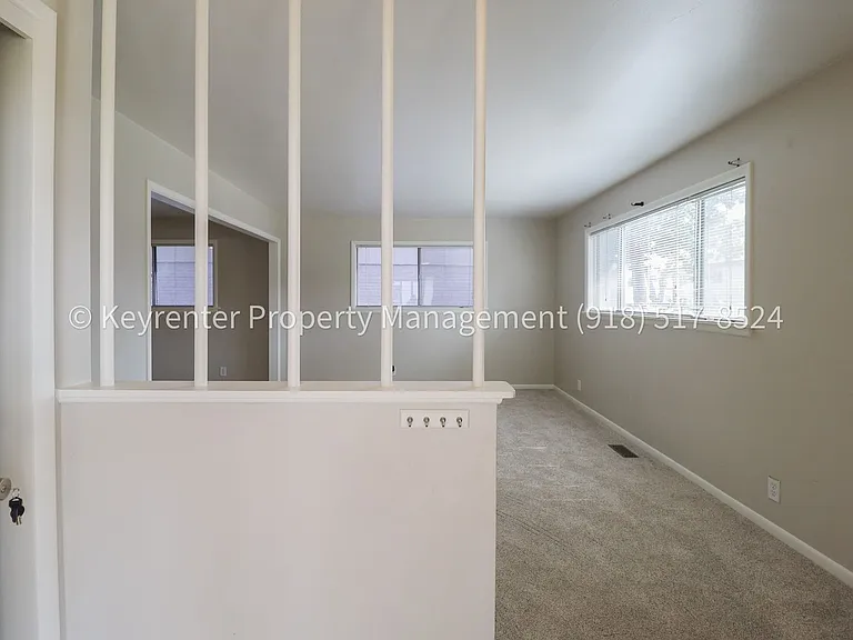 953 E 37th St S — Photo 8