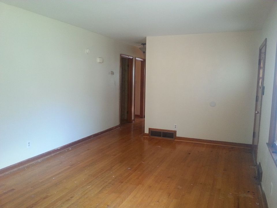 2nd image of 1209 Maxine Rd