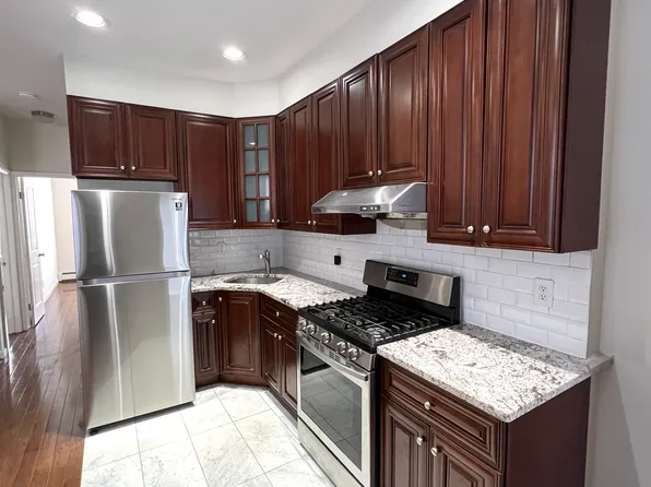 236 Avenue U #2R, Brooklyn, NY 11223