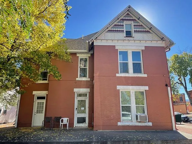 129 W 2nd St — Photo 1