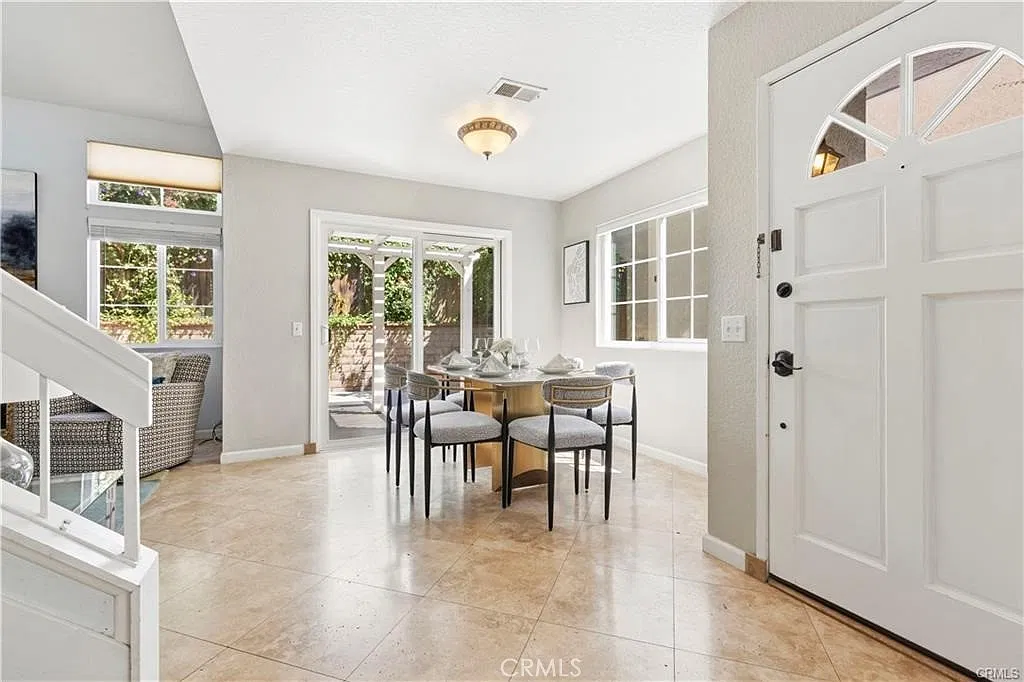 3 bed, 2.5 bath, 1424 sqft, $4,250 — Photo 4