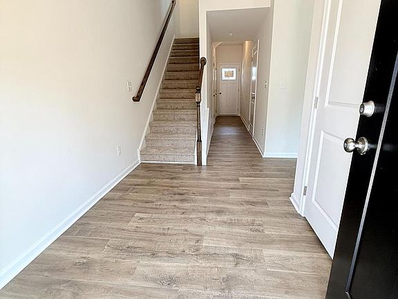 2nd image of 135 Cobblestone Dr #4-22