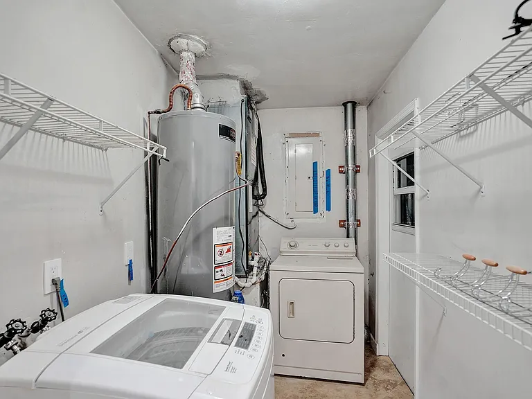 4440 NE 17th Ter — Photo 50