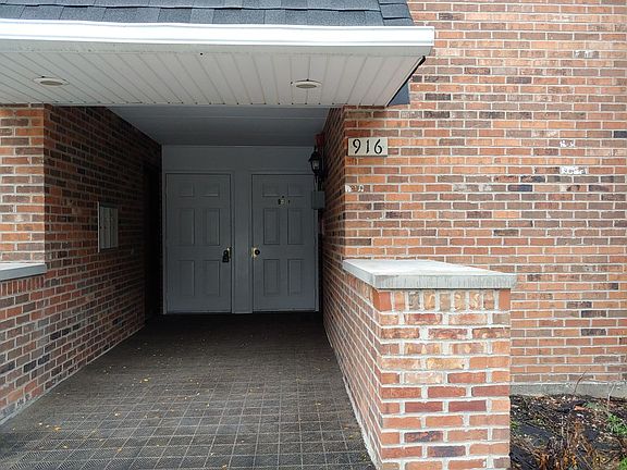 2nd image of 914-918 School St #9