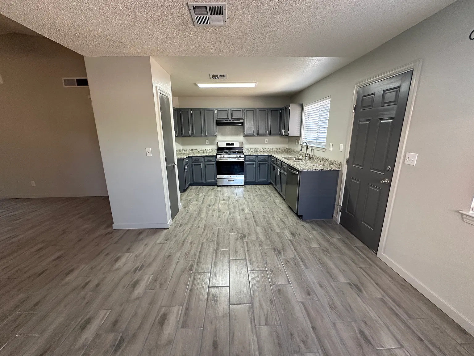 3 bed, 1326 sqft, $1,700 — Photo 4