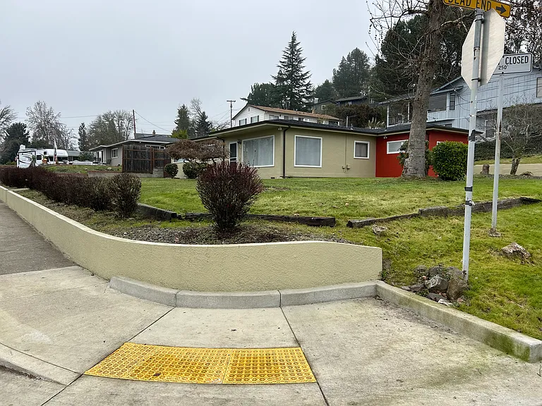 1919 NW Kline St — Photo 30