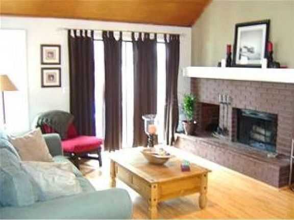 LIVING ROOM W/ FIRE PLACE