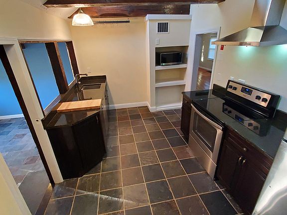 3rd image of 194 High St Unit 1