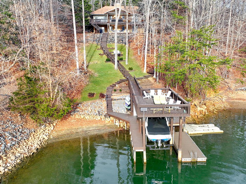 1st image of 105 Overlook Hill Dr