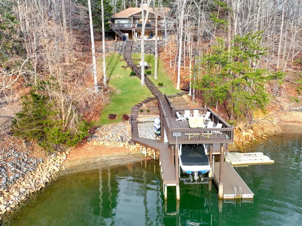 105 Overlook Hill Dr, Moneta, VA 24121