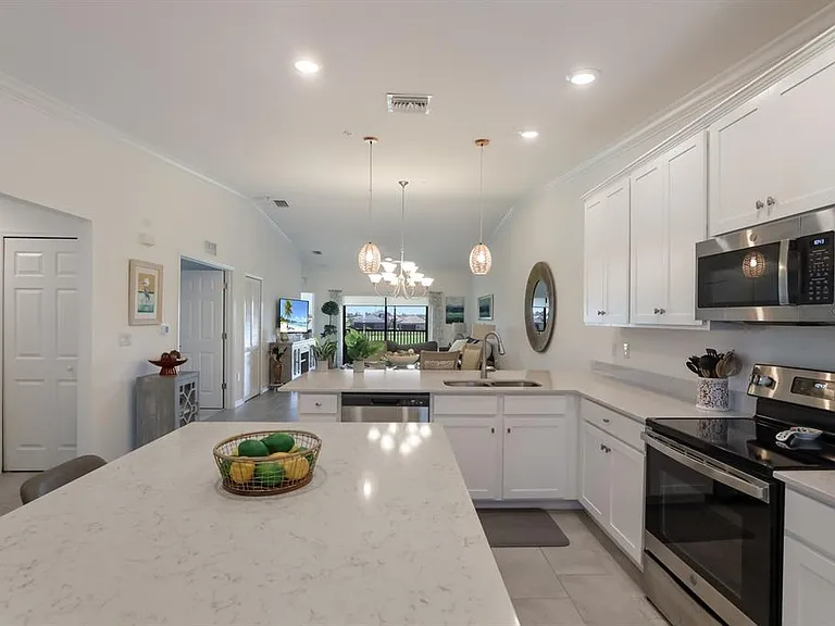 5721 Palmer Cir #201 — Photo 10