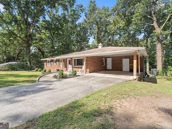 2nd image of 143 Mountainview Cir