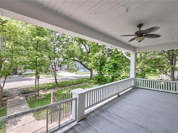 3rd image of 6 E Kaskaskia St