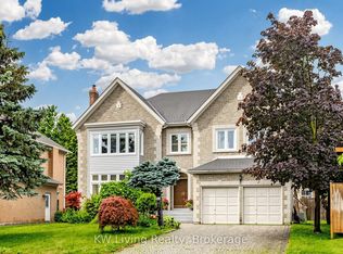 28 Edmund Cres, Richmond Hill, ON L4B2X8
