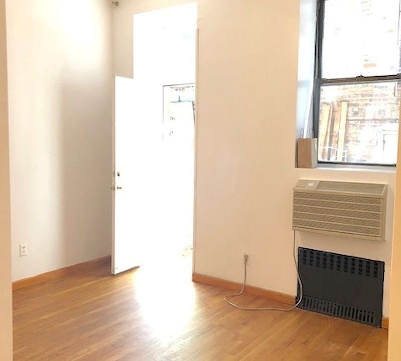 1st image of 164 Orchard St Frnt 1