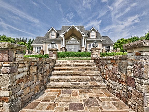 5th image of 438 Baymount Dr