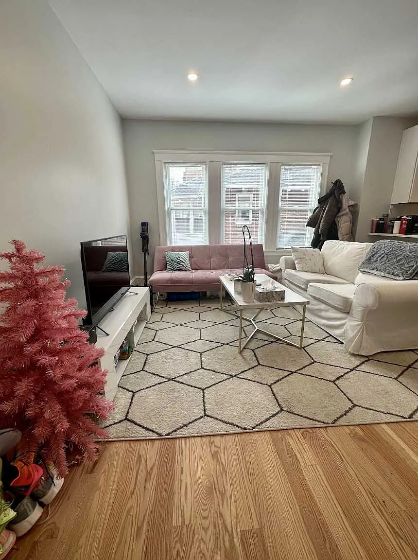 4 bed, $5,400 — Photo 1