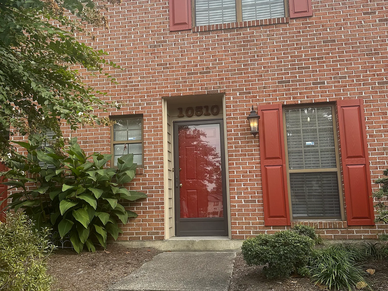 2 bed, 1.5 bath, 1100 sqft, $1,600 — Photo 1