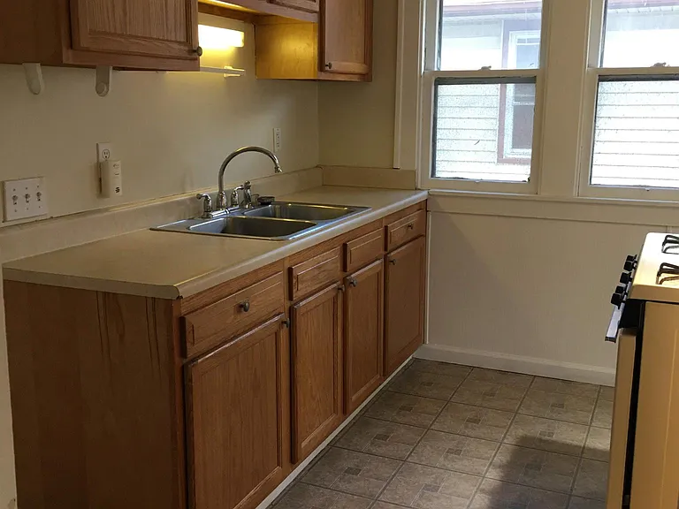 2050 Chesterland Ave #UP — Photo 7